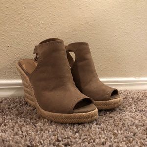 Universal Thread Wedges